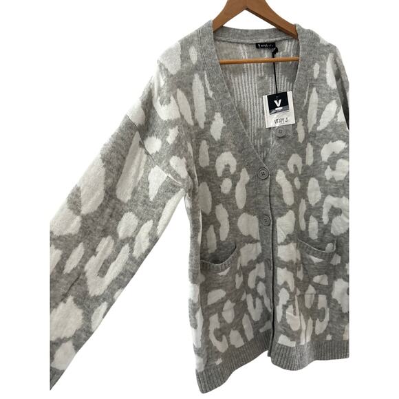 Very J Animal Print Button Down Cardigan Sweater Gray Size Large - Picture 8 of 10